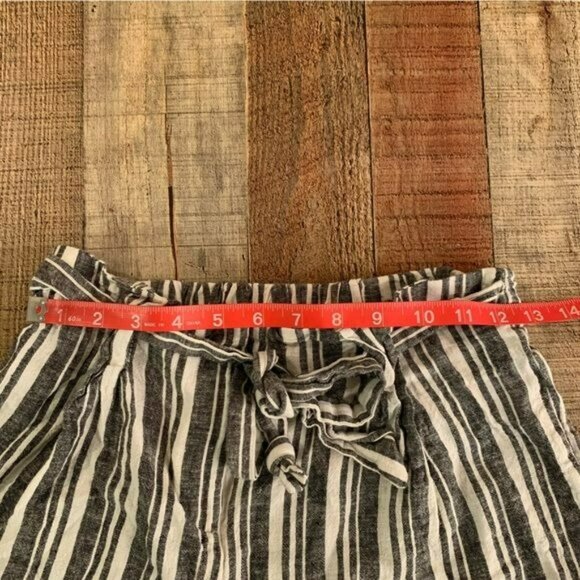 Laundry by Shelli Segal Gray and white paperback shorts small - Picture 4 of 5